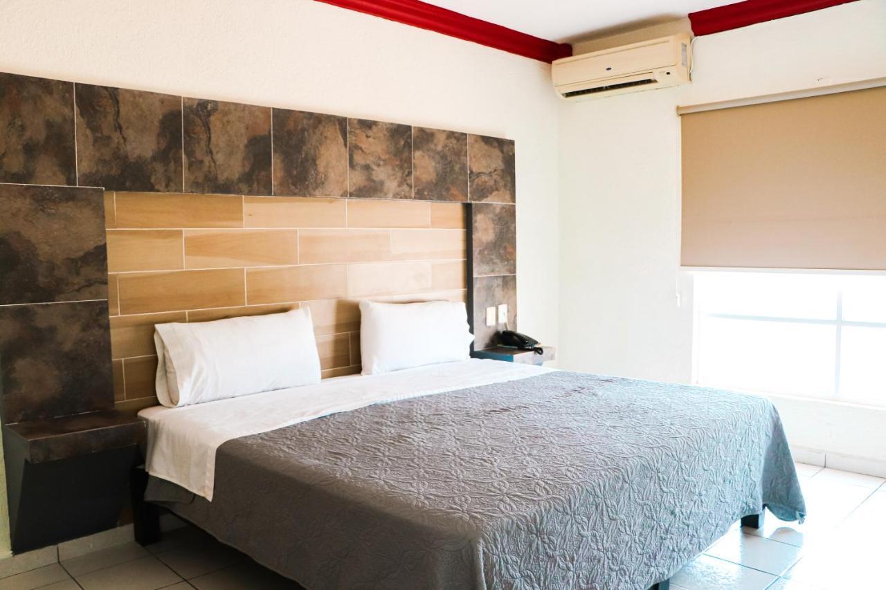 Hotel Gina Tecomán Exteriér fotografie