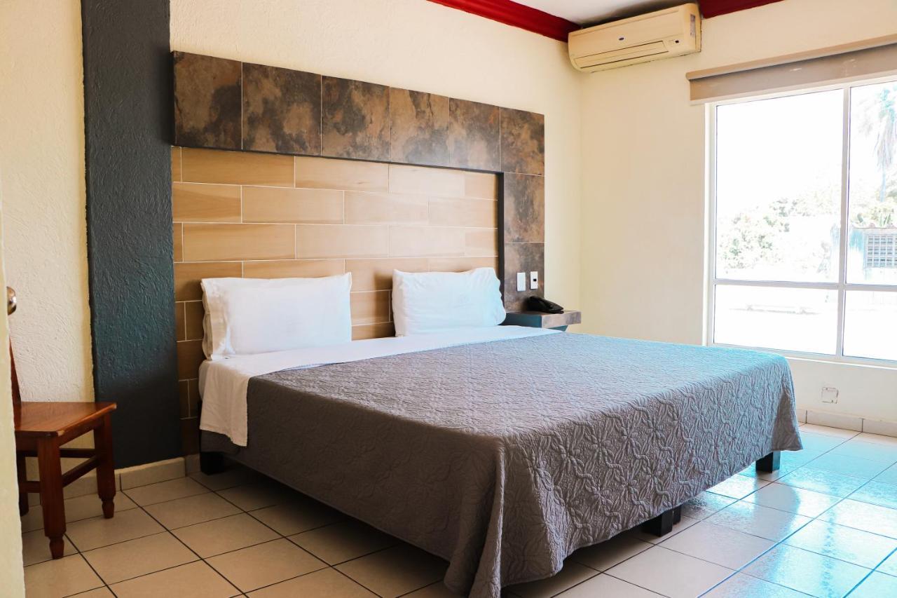 Hotel Gina Tecomán Exteriér fotografie